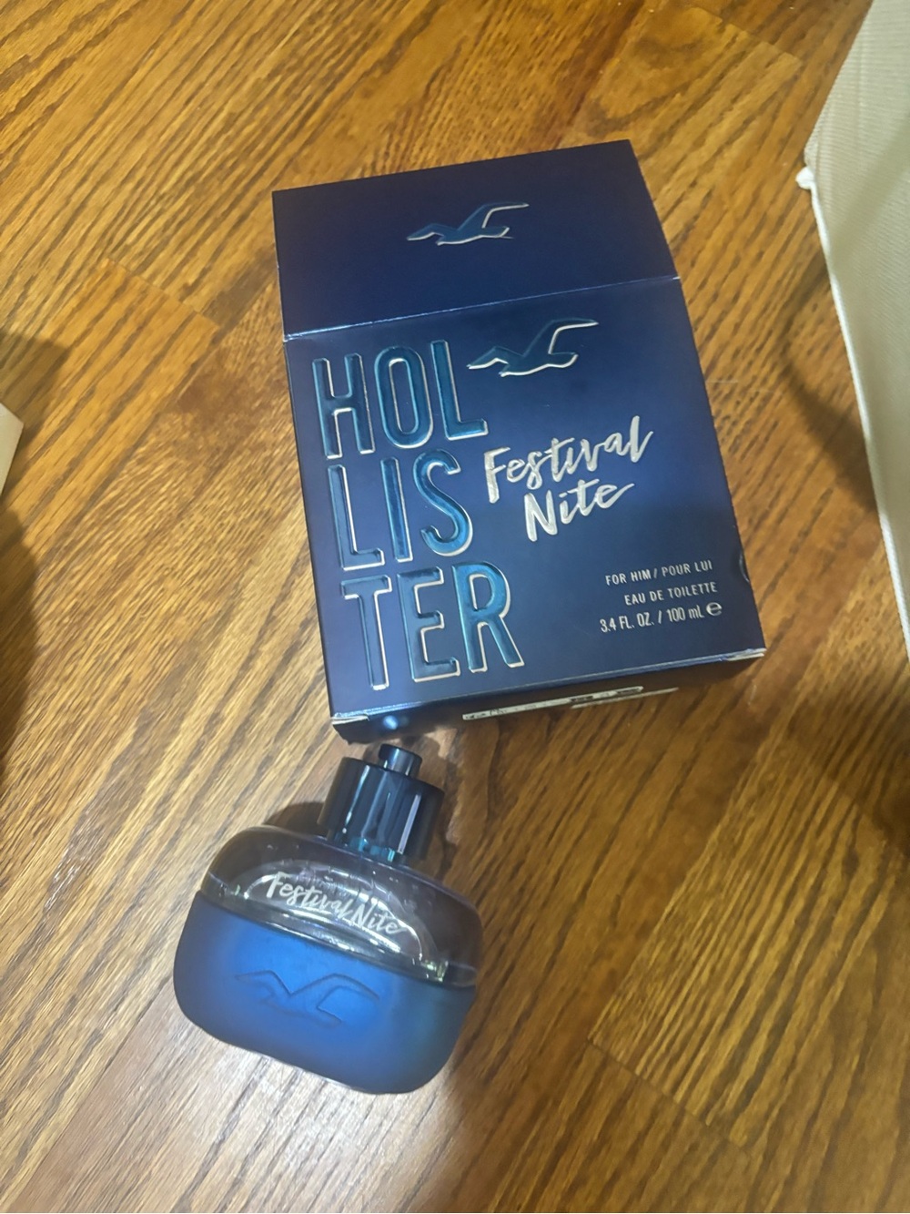 Hollister Festival Nite Eau de Toilette 3.4oz – Bold & Refreshing Men’s Scent